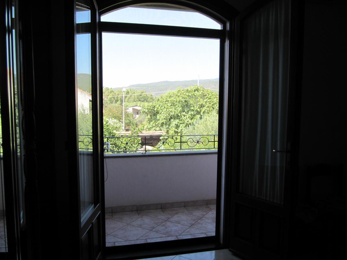 Bed and Breakfast Il Portico Uras Экстерьер фото